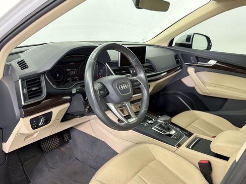 Used 2019 Audi Q5 2.0T Premium Plus w/ Premium Plus Package AWD/4WD image 4