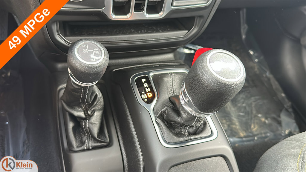 Used 2025 Jeep Wrangler Unlimited Sahara AWD/4WD image 24