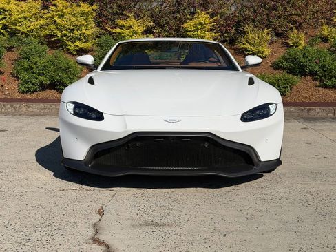 Used 2021 Aston Martin V8 Vantage Coupe image 7
