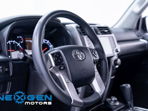 Used 2020 Toyota 4Runner SR5 AWD/4WD image 23