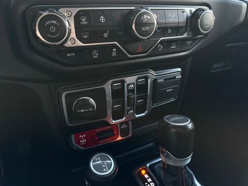 Used 2020 Jeep Gladiator Mojave w/ Dual Top Group AWD/4WD image 45