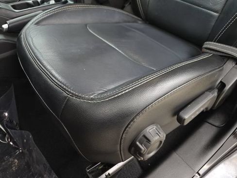 Used 2019 Jeep Wrangler Unlimited Sahara AWD/4WD image 27