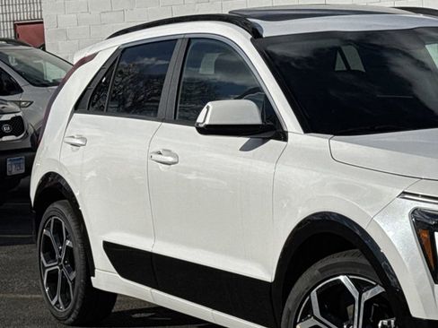 New 2025 Kia Niro EX Touring image 24
