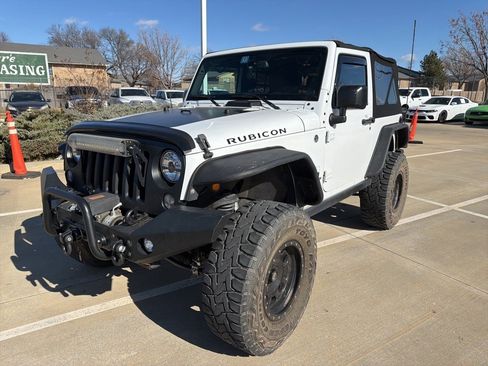 Used 2015 Jeep Wrangler Rubicon w/ Power Convenience Group image 3