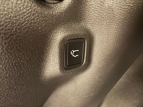 Used 2025 Jeep Compass Latitude w/ Sun & Sound Group AWD/4WD image 36