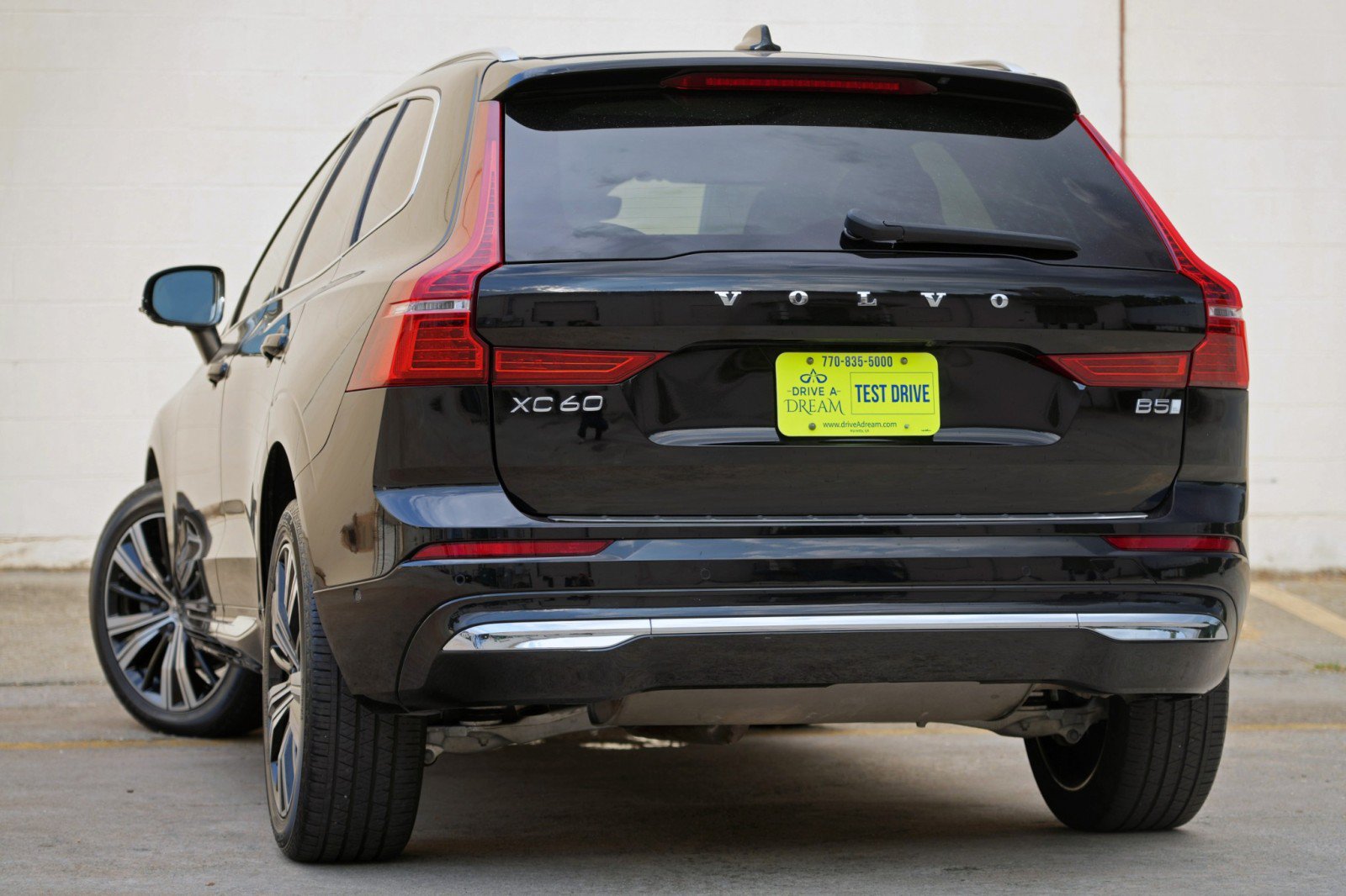 Used 2023 Volvo XC60 B5 Plus w/ Protection Package Premier FWD image 6