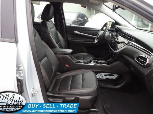 Used 2023 Chevrolet Bolt EUV LT w/ Convenience Package image 18