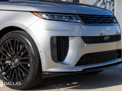 Used 2024 Land Rover Range Rover Sport image 2