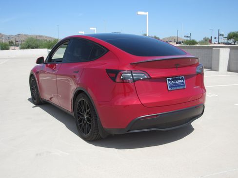 Used 2023 Tesla Model Y Performance AWD/4WD image 6