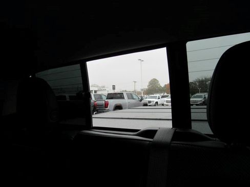 Used 2022 GMC Canyon AT4 image 28