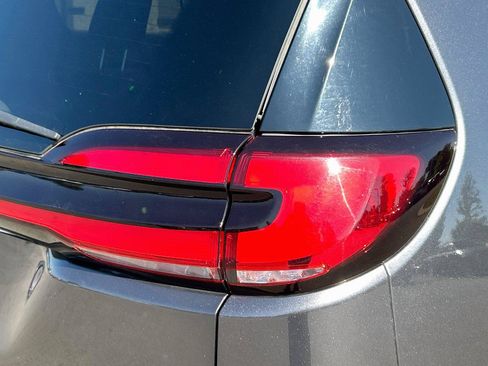 Used 2023 Chrysler Pacifica Touring-L FWD image 11