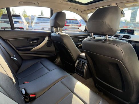 Used 2016 BMW 320i Sedan RWD image 19