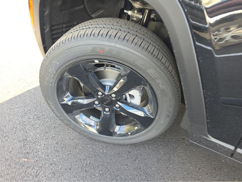 New 2025 Jeep Grand Cherokee Altitude w/ Trailer Tow Package image 33