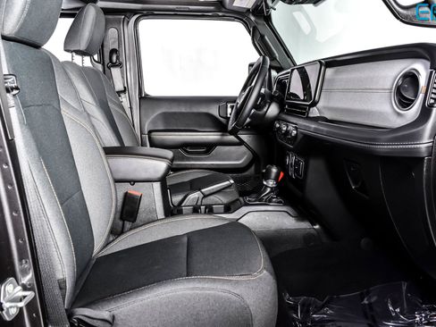 Used 2025 Jeep Wrangler Unlimited Sahara w/ Safety Group image 25