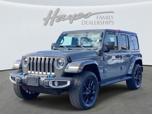 Used 2023 Jeep Wrangler Sahara w/ Cold Weather Group image 9