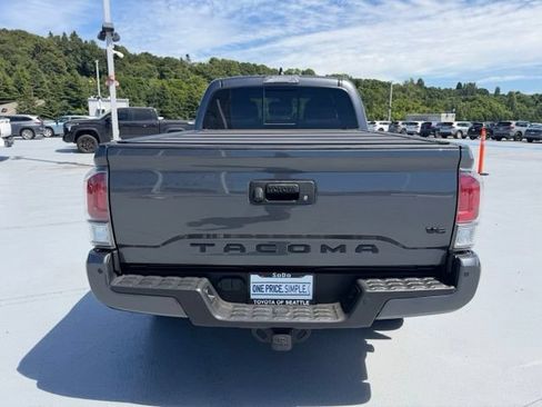 Used 2021 Toyota Tacoma TRD Off-Road w/ Technology Package AWD/4WD image 4