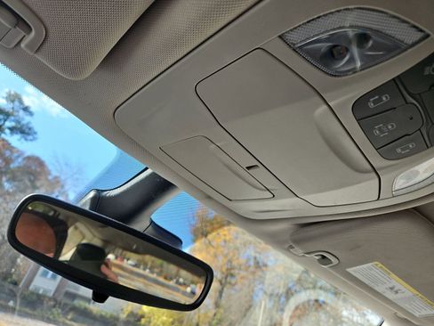 Used 2024 Chrysler Pacifica Touring-L FWD image 29