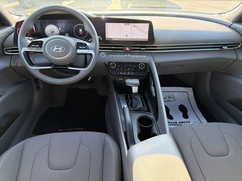 Used 2024 Hyundai Elantra SEL FWD image 22