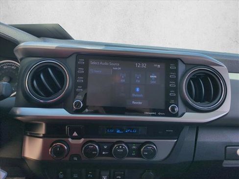 Certified 2022 Toyota Tacoma SR5 AWD/4WD image 15