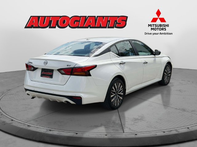 Used 2024 Nissan Altima 2.5 SV FWD image 2