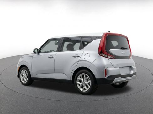 Used 2025 Kia Soul LX w/ LX Technology Package FWD image 7