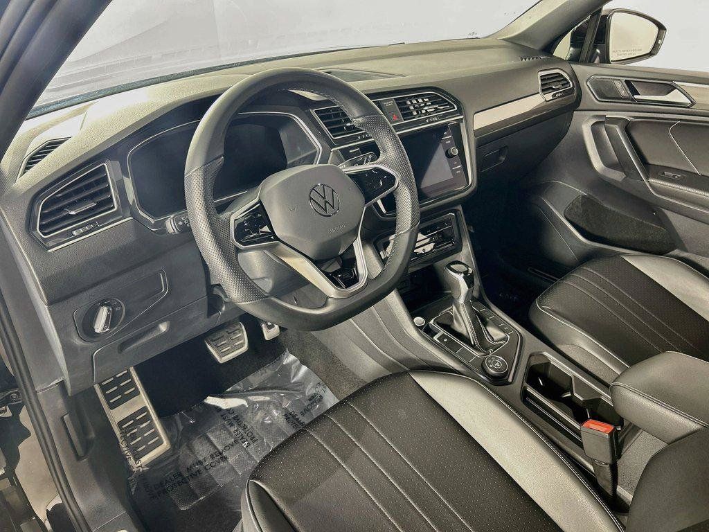 Certified 2024 Volkswagen Tiguan SE R-Line AWD/4WD image 9