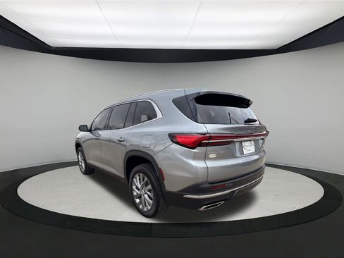 Used 2025 Buick Enclave Preferred image 3