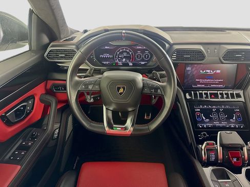 Used 2022 Lamborghini Urus AWD/4WD image 24
