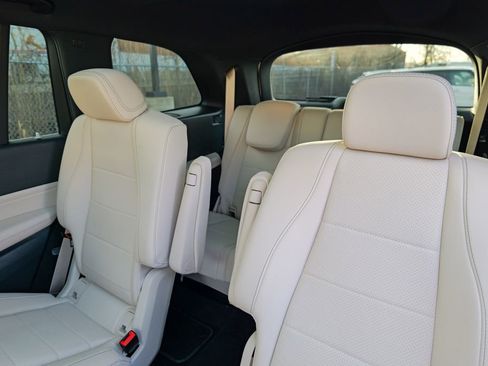 Used 2025 Mercedes-Benz GLS 450 4MATIC image 30