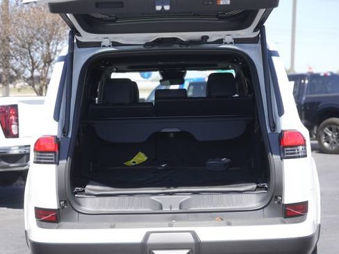 Used 2025 Lexus GX 550 w/ Cold Area Package AWD/4WD image 32