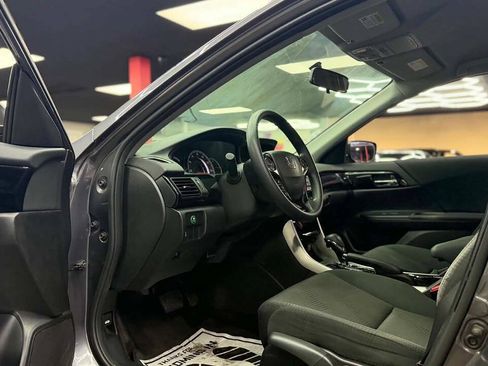 Used 2017 Honda Accord LX image 9