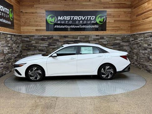 New 2025 Hyundai Elantra Limited FWD image 6