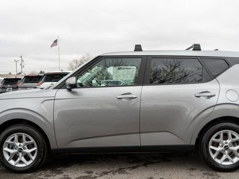 Used 2024 Kia Soul LX w/ Option Group 015 FWD image 9