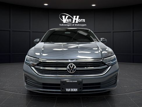 Used 2022 Volkswagen Jetta SE FWD image 2
