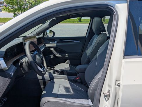 New 2026 Volkswagen Tiguan SEL R-Line AWD/4WD image 15