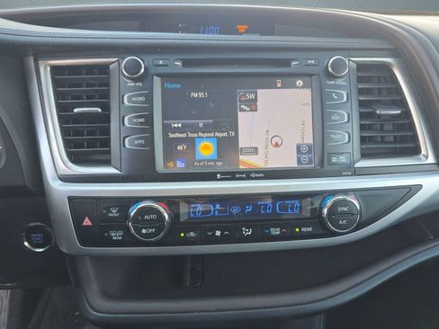 Used 2016 Toyota Highlander XLE image 26