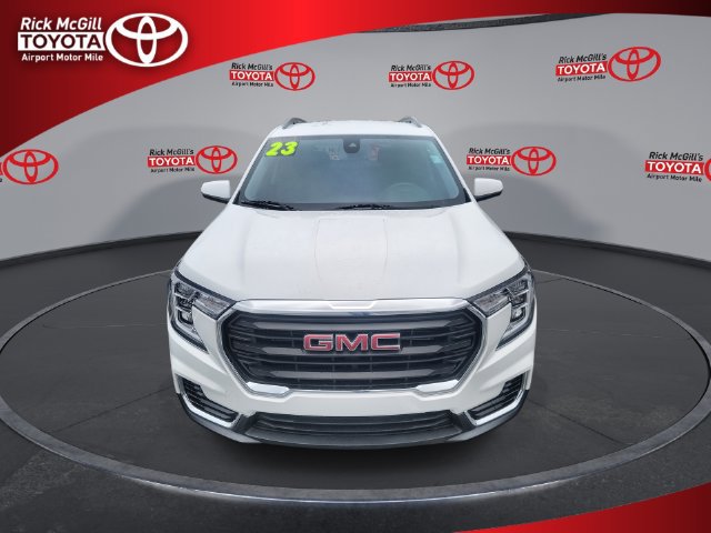 Used 2023 GMC Terrain SLE w/ Driver Convenience Package FWD image 3