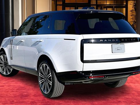 New 2026 Land Rover Range Rover SE image 2