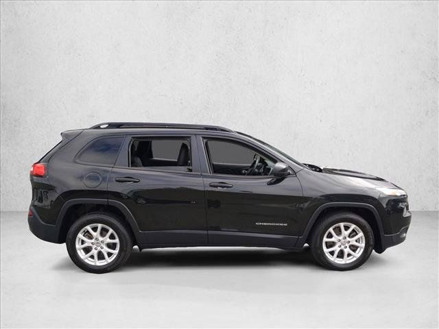 Used 2016 Jeep Cherokee Sport FWD image 4