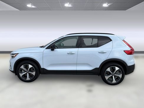 Used 2026 Volvo XC40 B5 Plus w/ Protection Package Premier AWD/4WD image 2