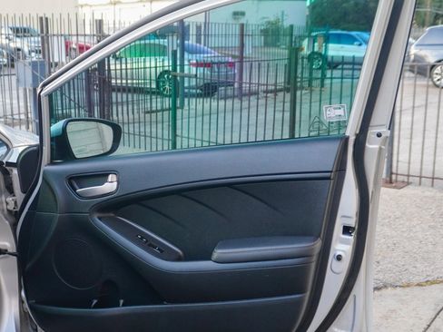 Used 2018 Kia Forte LX image 16