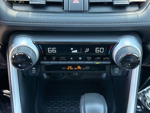 Used 2025 Toyota RAV4 XLE image 33