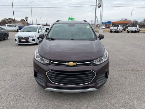 Used 2022 Chevrolet Trax LT w/ LT Convenience Package image 9