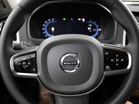 Certified 2025 Volvo XC90 T8 Plus w/ Protection Package Premier image 16