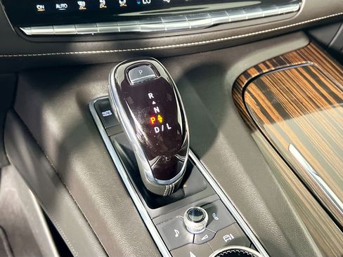 Used 2023 Cadillac Escalade ESV Premium Luxury AWD/4WD image 25
