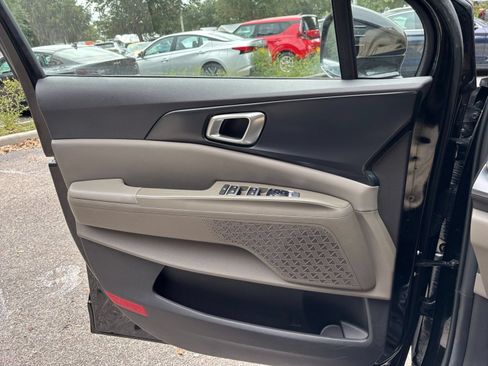 Used 2026 Kia Carnival FWD image 18