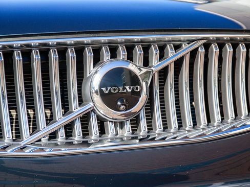 Used 2024 Volvo XC90 T8 Plus w/ Protection Package Premier image 13