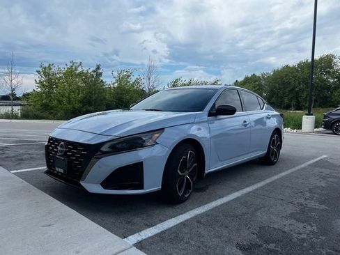 Used 2023 Nissan Altima 2.5 SR AWD/4WD image 3