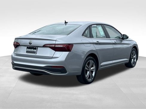 Used 2024 Volkswagen Jetta SE image 7
