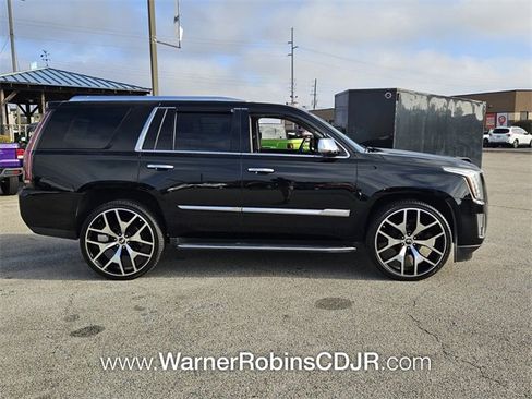 Used 2015 Cadillac Escalade Luxury image 15